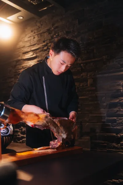三宮の鉄板焼き料理人 北村竜也